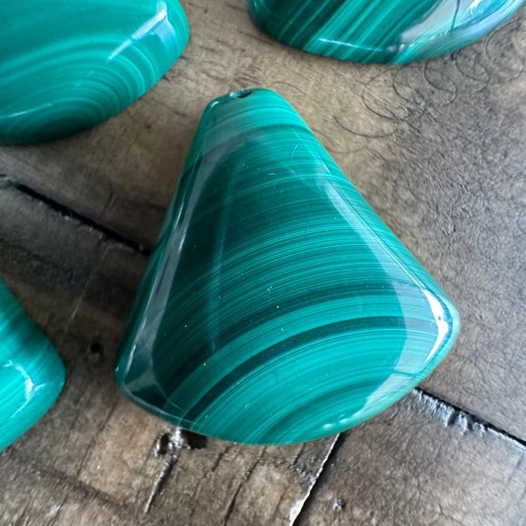 Natural Malachite Fan Shaped Pendants - Perfect for jewelry making or wire wrapp - Picture 5 of 8